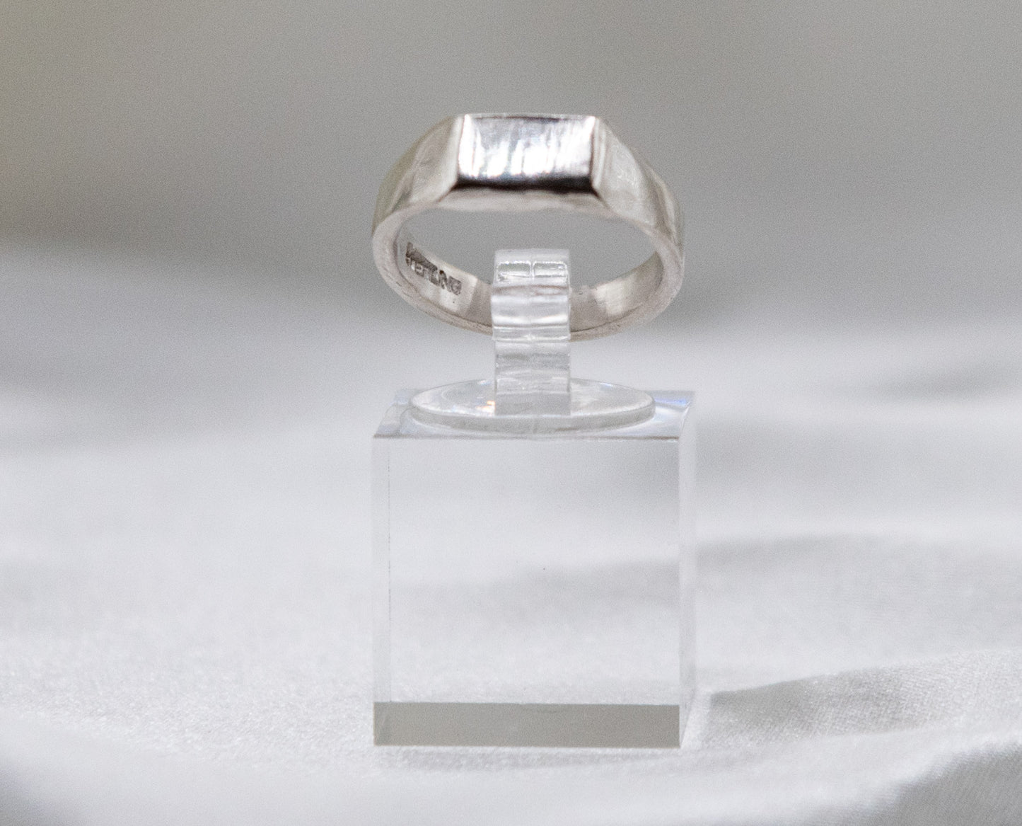 Ring: Unisex Sterling Silver - Simple Signet